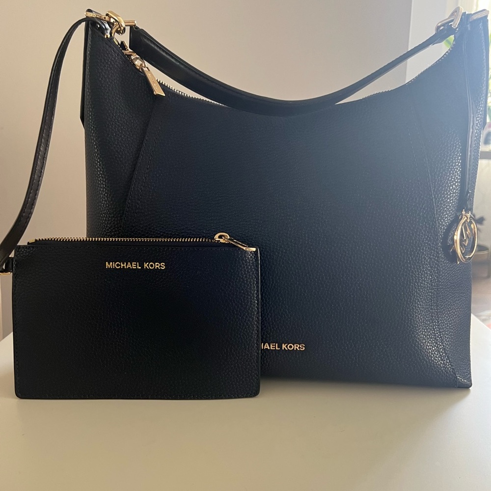Navy Authentic Micheal Kors Bag purse with pouch like new blue navy